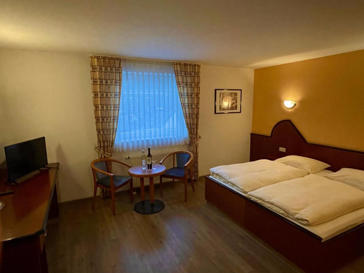 Hotel Haus Hubertus Elsdorf Bagian luar foto