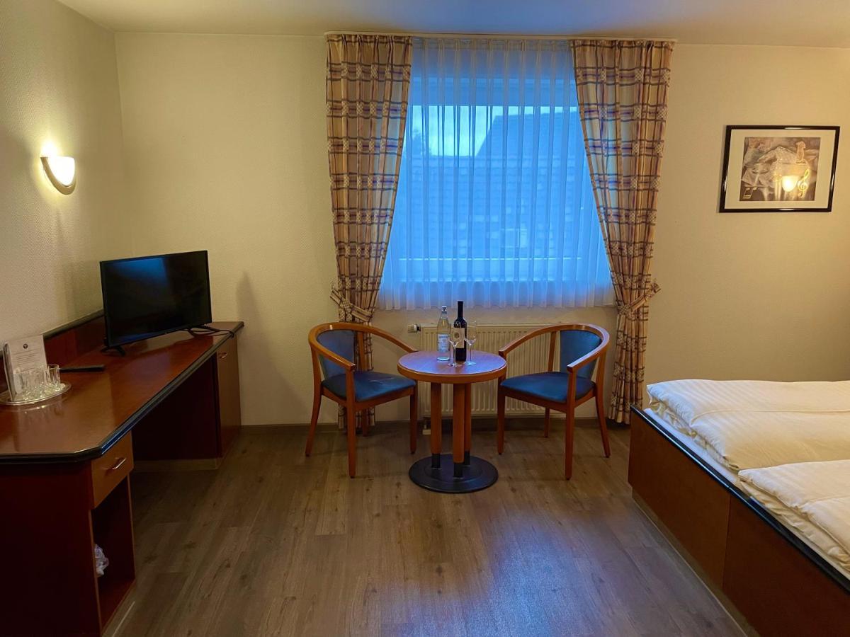 Hotel Haus Hubertus Elsdorf Bagian luar foto