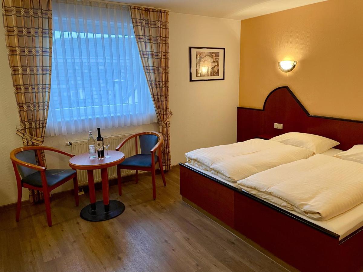 Hotel Haus Hubertus Elsdorf Bagian luar foto