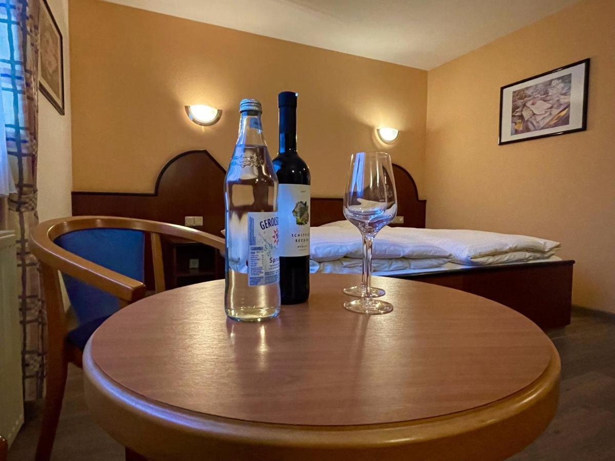 Hotel Haus Hubertus Elsdorf Bagian luar foto
