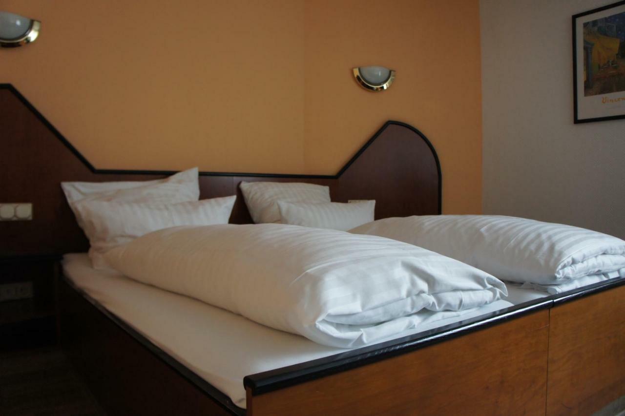 Hotel Haus Hubertus Elsdorf Bagian luar foto
